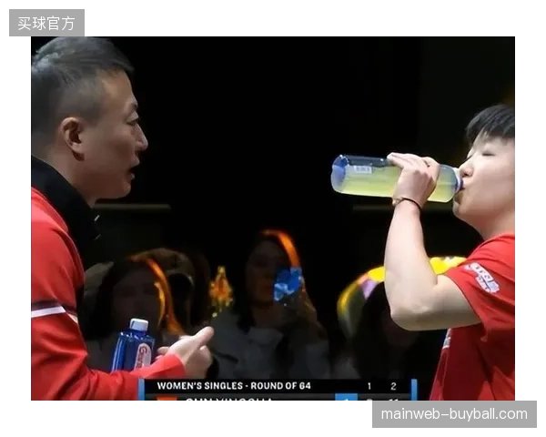 国际足联引入新的竞赛规则，通过设置强制补水暂停来保障球员在高温环境下的健康
